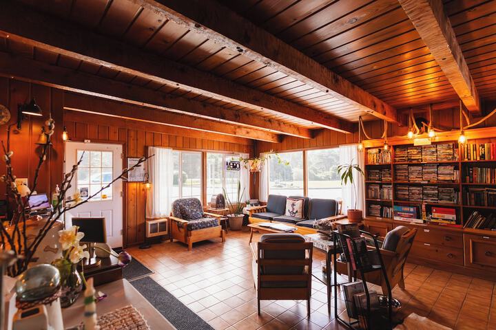 Tillicum Beach Motel (Deanes Oceanfront Lodge)