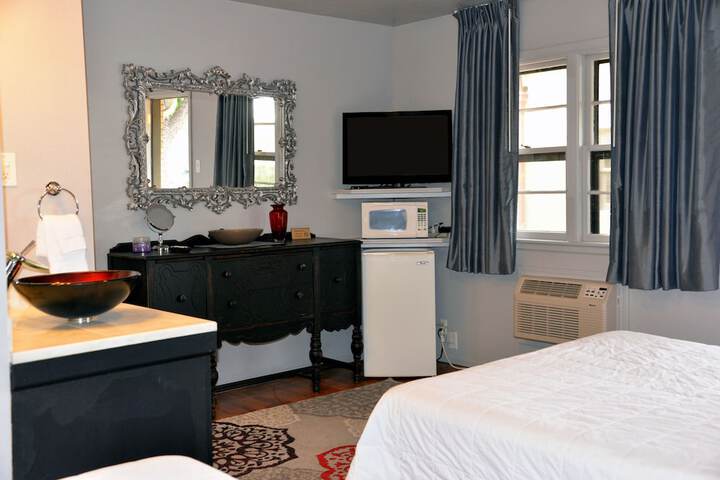 Room 32 of 40