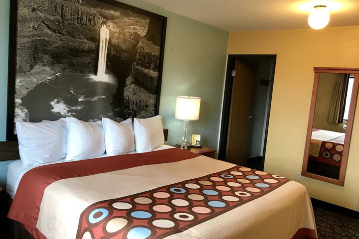 Room 17 of 42