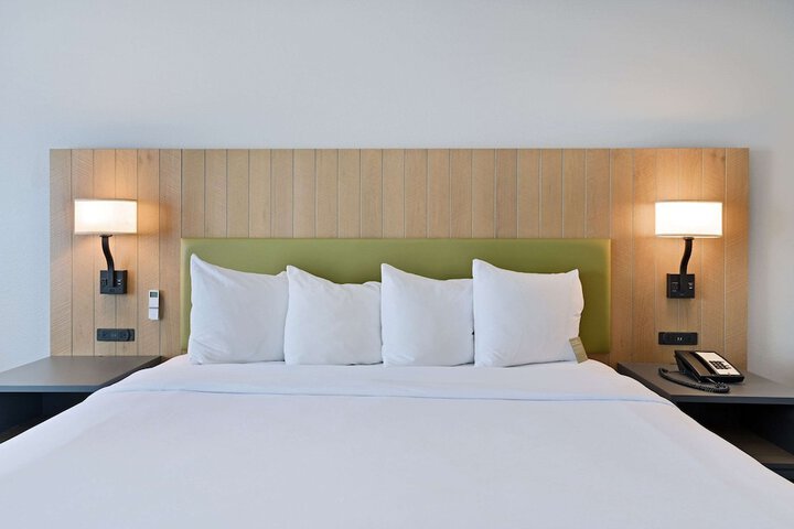Country Inn & Suites by Radisson Bloomington-Normal Airport, IL