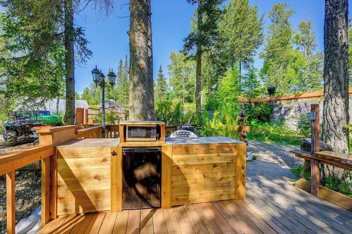 Cozy Kenai Abode w / Private Deck: 5 Mi to Ocean!