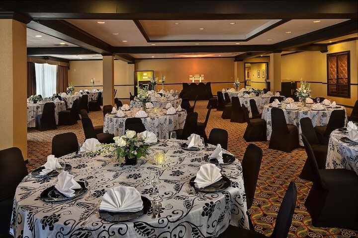 Ballroom/Hall 20 of 26