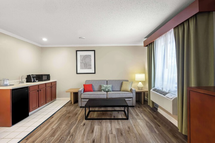 Best Western Fremont / Angola I-80/90 Toll Road