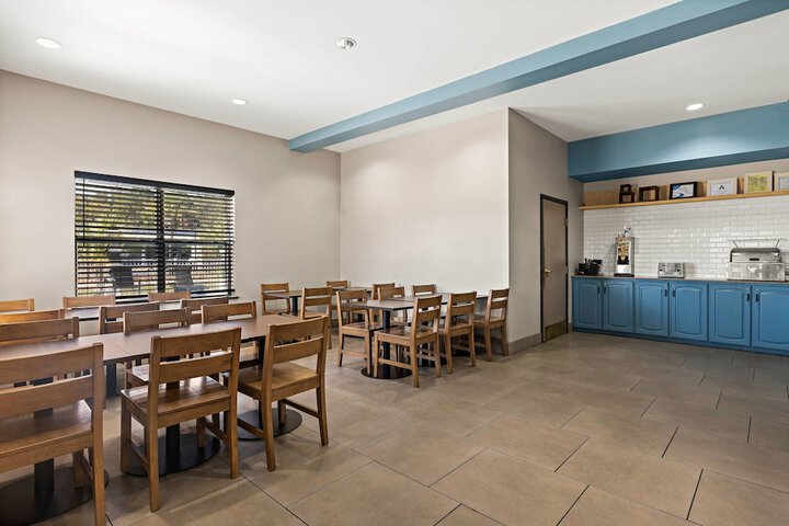 Country Inn & Suites by Radisson Hinesville, GA
