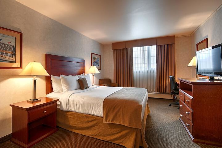 Room 13 of 38
