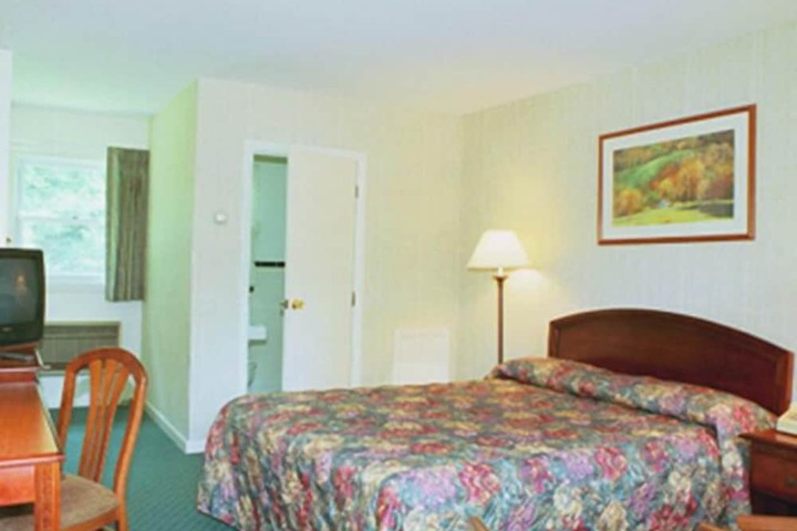 Hill - Brook Motel