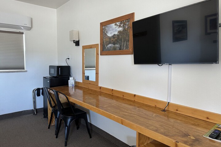 Room 10 of 16