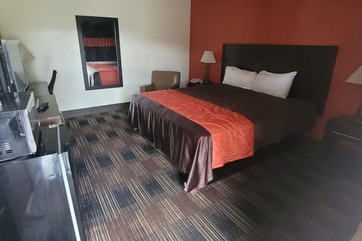 Room 5 of 18