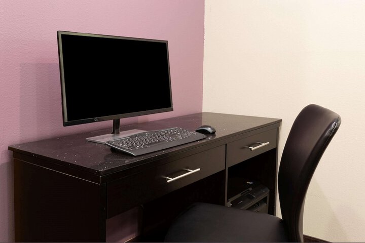 Business Center 26 of 26