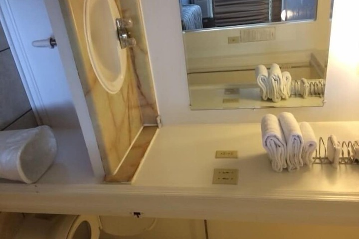 Room 7 of 19