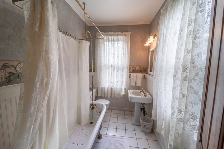 Room 15 of 34