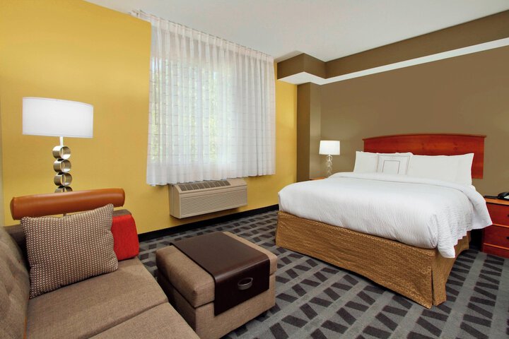 Room 13 of 28