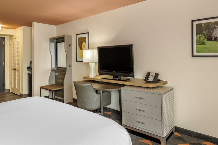 Room 14 of 33