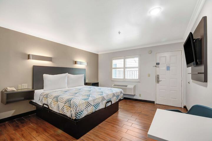 Room 41 of 48
