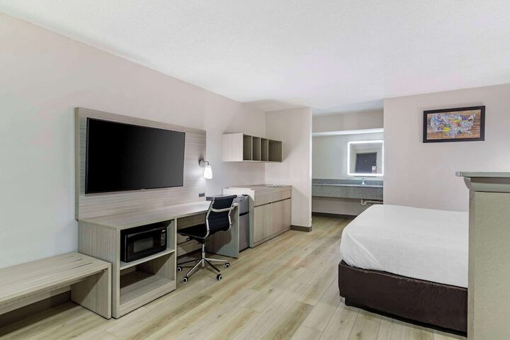 Room 10 of 29