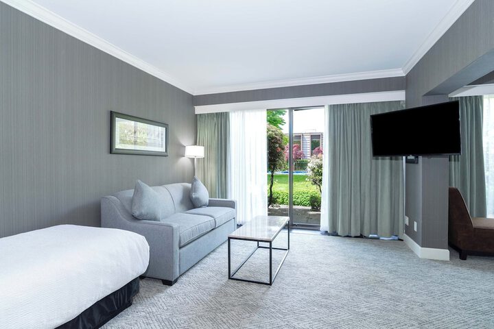 Sandman Signature Vancouver Airport Hotel & Resort