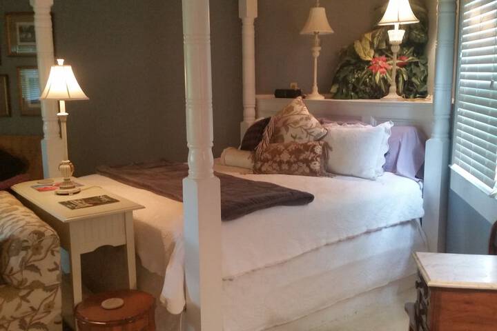 Room 21 of 36