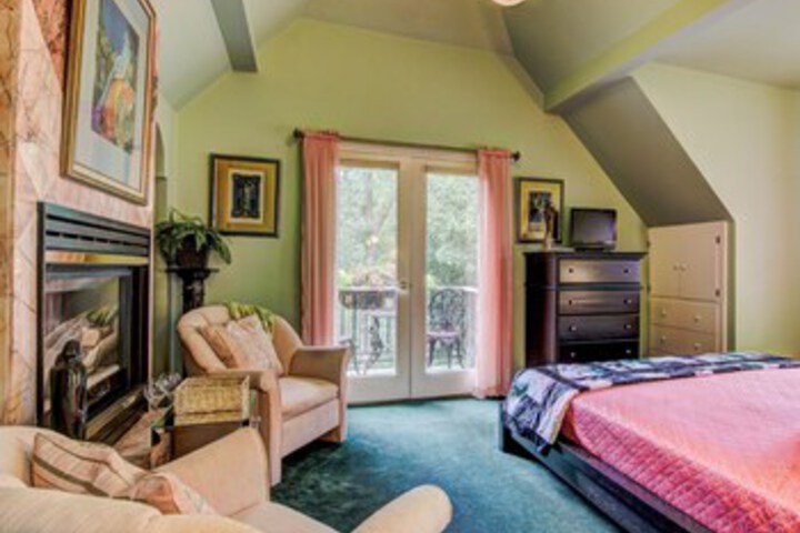 James Mulvey Carriage House Inn