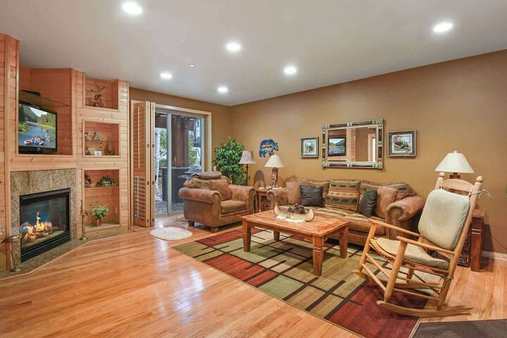 Crystal Charm Amazing 3 BDR Condo Close to Beaches Casinos, & Skiing!