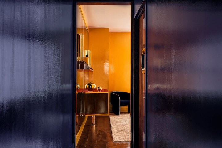 Room 18 of 93