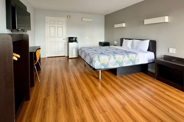 Room 37 of 38