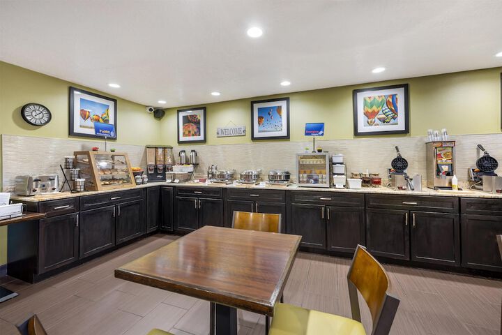 Best Western Airport Albuquerque InnSuites Hotel & Suites
