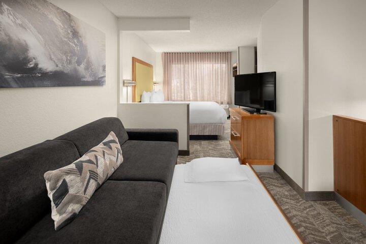 Room 15 of 33