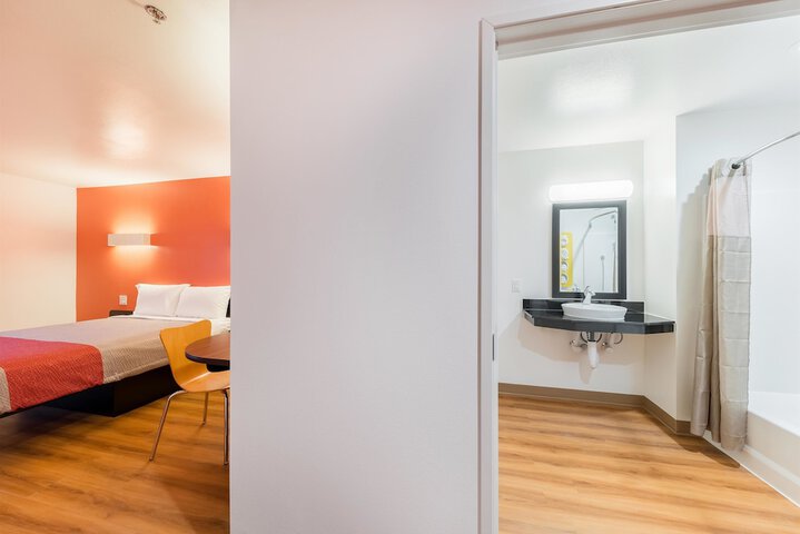 Room 28 of 38