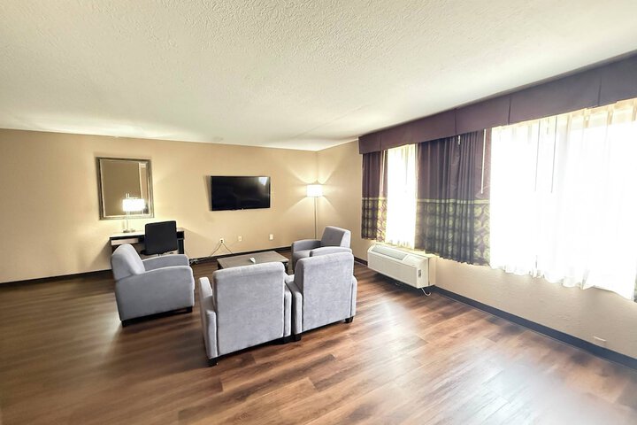 Super 8 by Wyndham Harrison OH