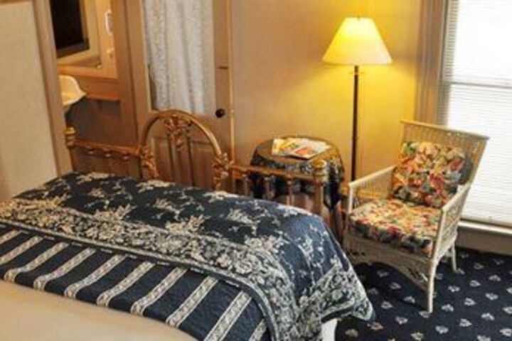 White Swan Inn Bed & Breakfast