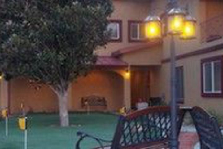 Dream Manor Inn
