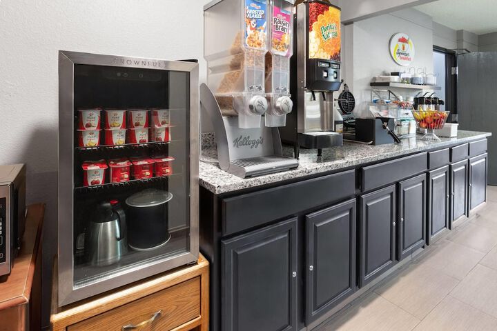 Super 8 by Wyndham Kent / Akron Area