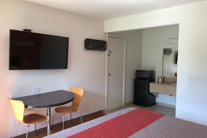 Room 15 of 24