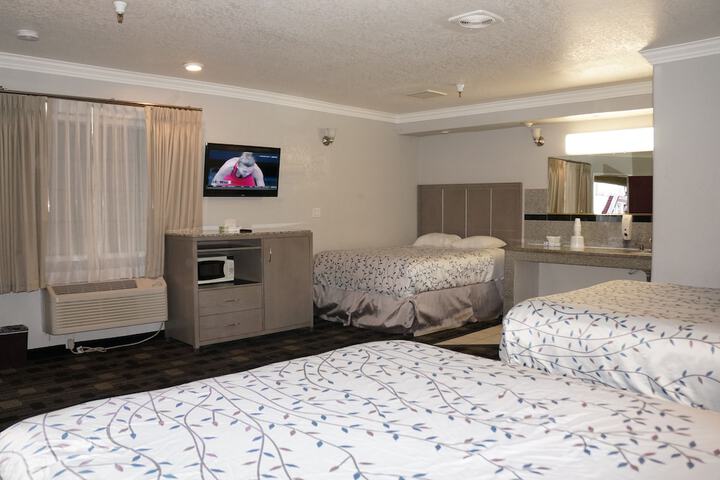 Room 32 of 64