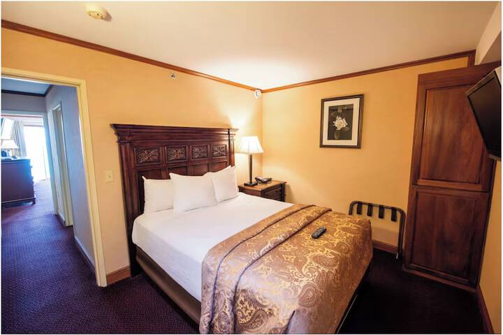 Hamilton Inn Select Beachfront Mackinaw City