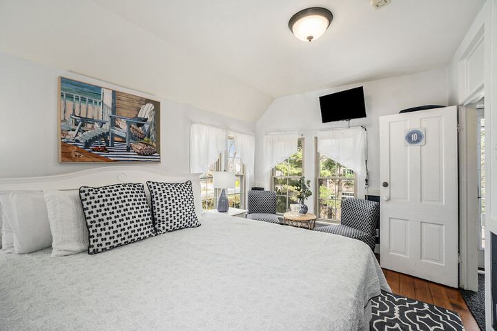 Room 81 of 128