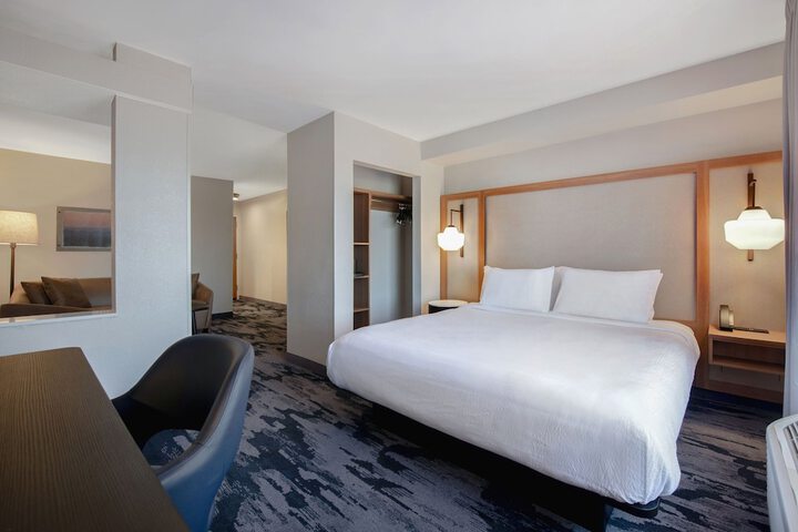 Room 53 of 99