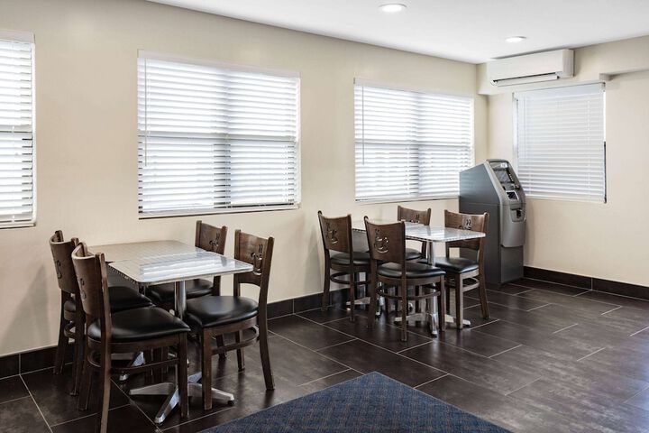 Breakfast/Coffee Service 25 of 29