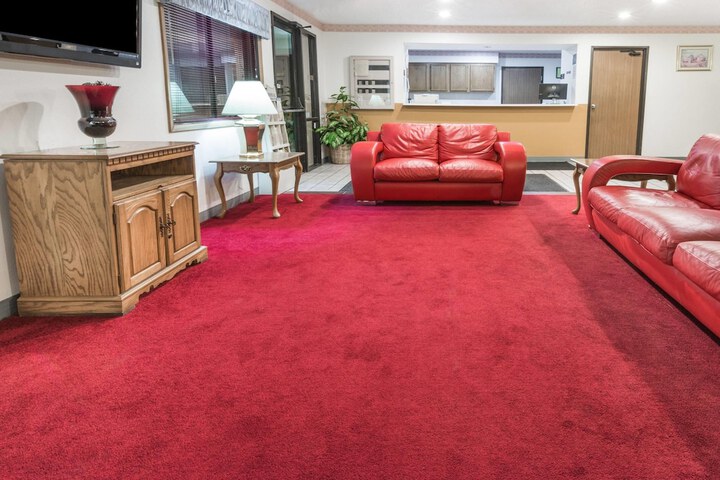 Super 8 by Wyndham Front Royal Near Shenandoah National Park