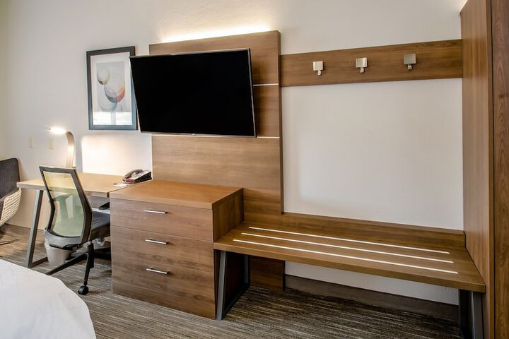 Room 15 of 40