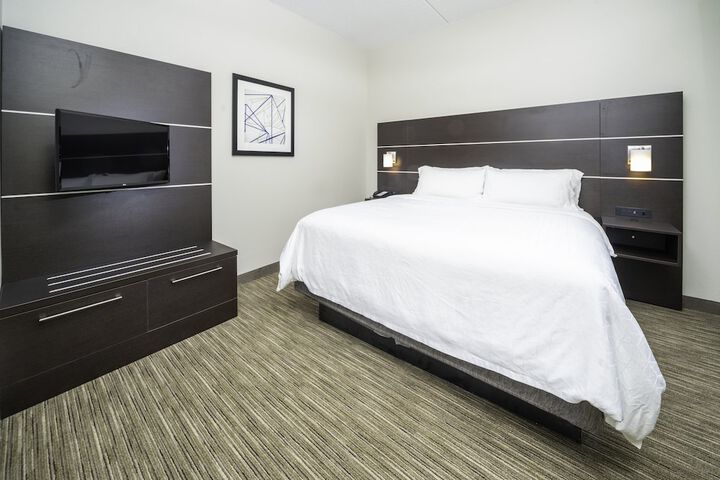 Room 12 of 32