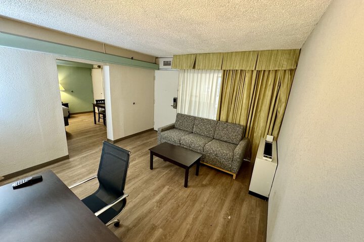 Room 32 of 93