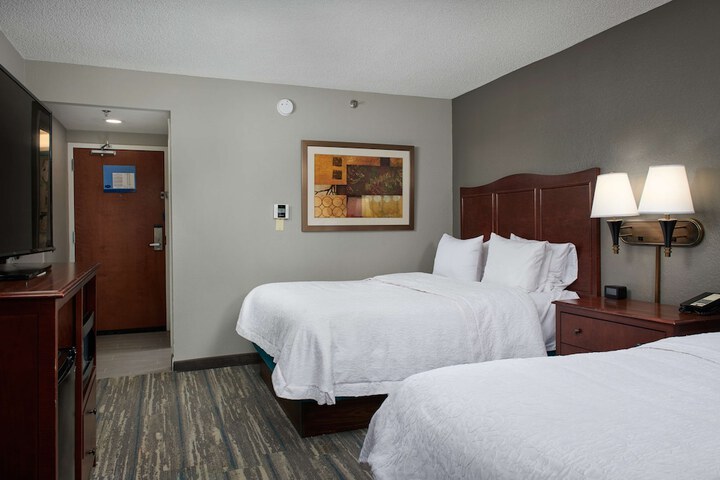 Room 10 of 28