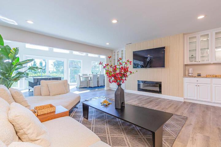 Single Level House with view and pool