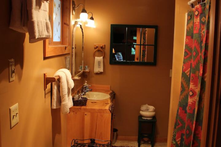 Kiwassa Lake Bed & Breakfast