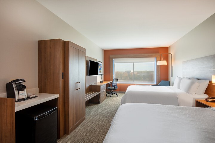Room 33 of 62