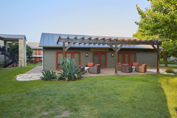Fredericksburg Inn & Suites