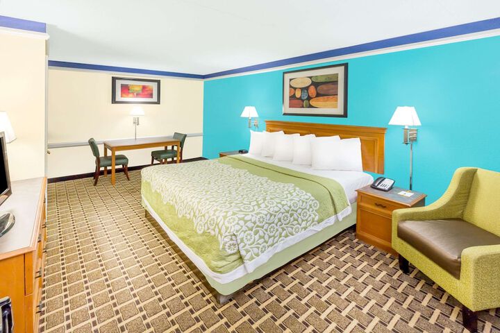 Room 11 of 21