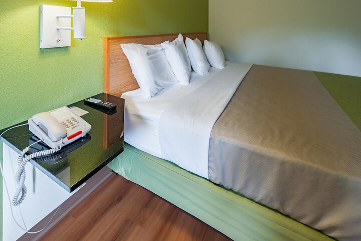 Room 22 of 38