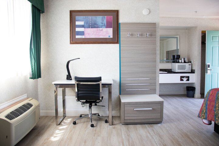 Room 26 of 42